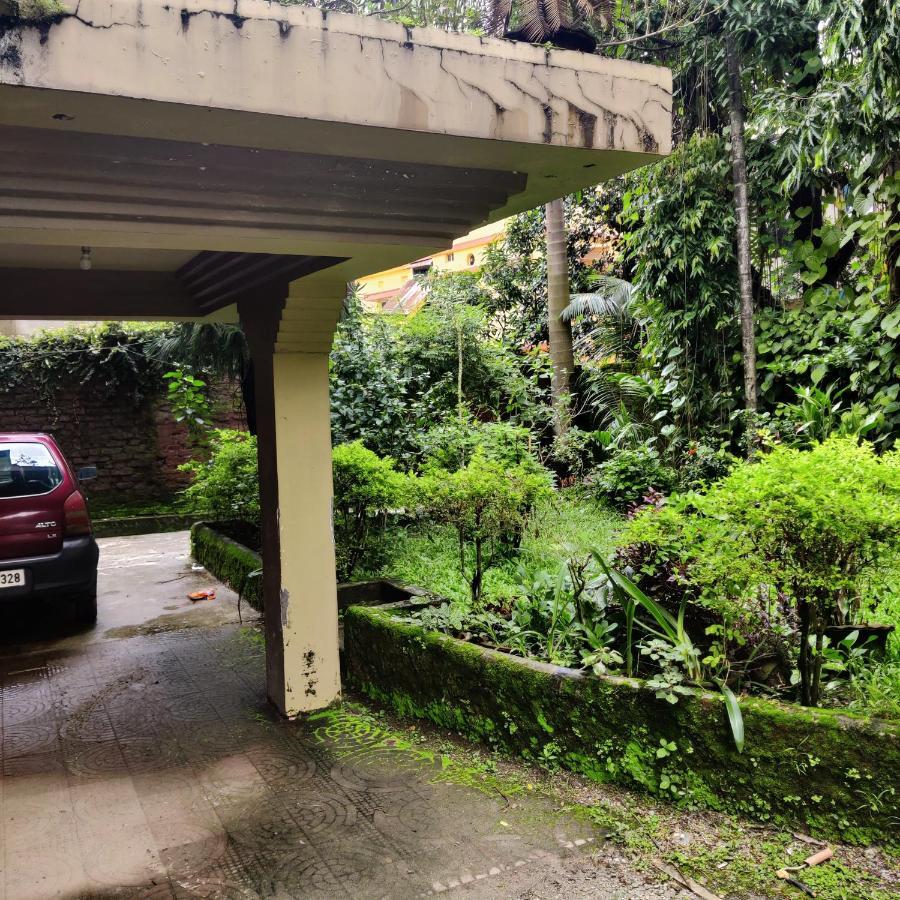 Garden - Spacious 2 Bedroom Apartment, Siliguri